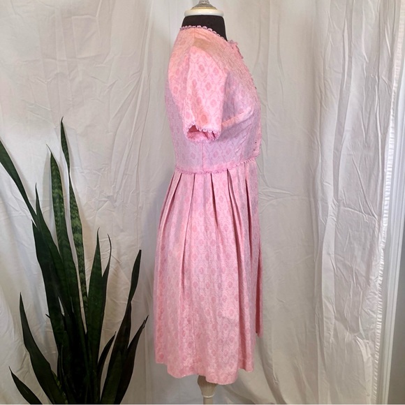 Vintage 1960s-70s Woven Cotton Jacquard Lace Trimmed Pastel Pink Dress - Picture 9 of 13